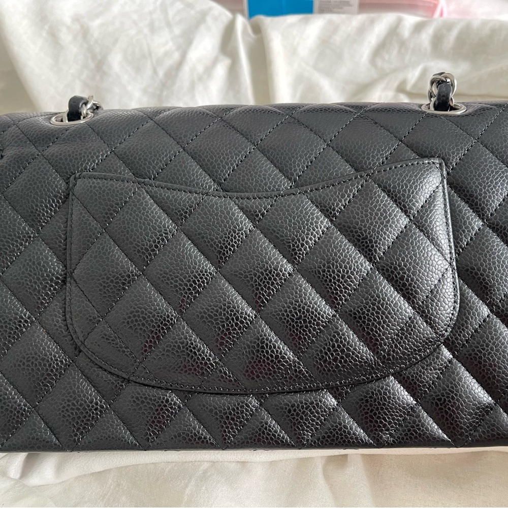 Classic medium black caviar chanel bag. Original. No signs of wear with receipt - Picture 6 of 9